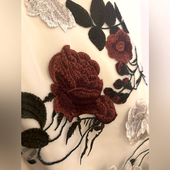 Kimcine Curve Ivory Floral Embroidered Overlay Scuba Dress - Picture 4 of 7